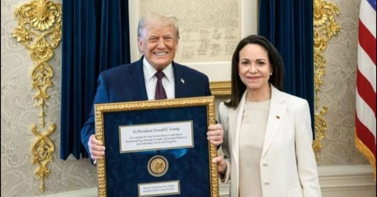 En plena transición venezolana, Machado entrega su Nobel a Donald Trump