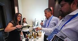 España exhibe en Quito sus mejores vinos, embutidos y aceites en una feria culinaria