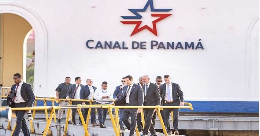¿Cuántos barcos de guerra estadounidenses cruzan el Canal de Panamá?