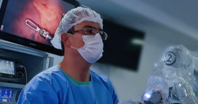 Médico alcança a marca de 100 cirurgias robóticas realizadas em Sergipe