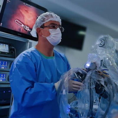 Médico alcança a marca de 100 cirurgias robóticas realizadas em Sergipe