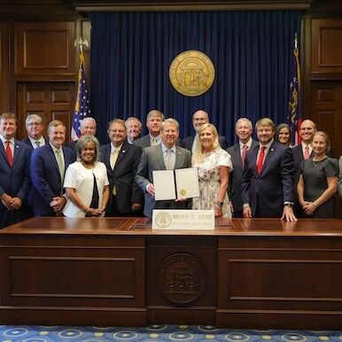 El gobernador Kemp emite un reconocimiento en honor al 50.º aniversario del Colony Bank