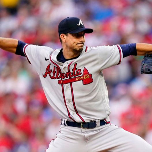 Olson jonronea dos veces, Bravos ganan a Filis