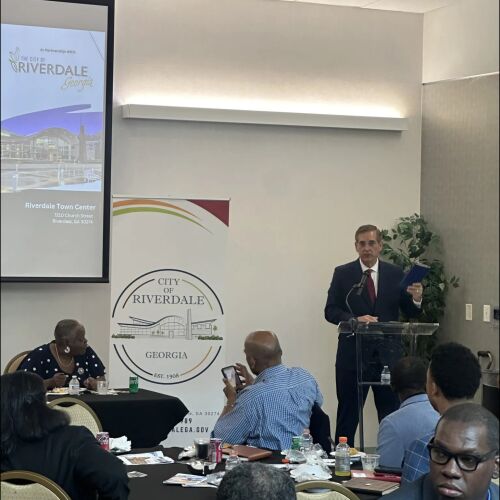 Hablando del éxito de las pequeñas empresas en el Southside: Raffensperger habla con dueños de negocios en el condado de Clayton