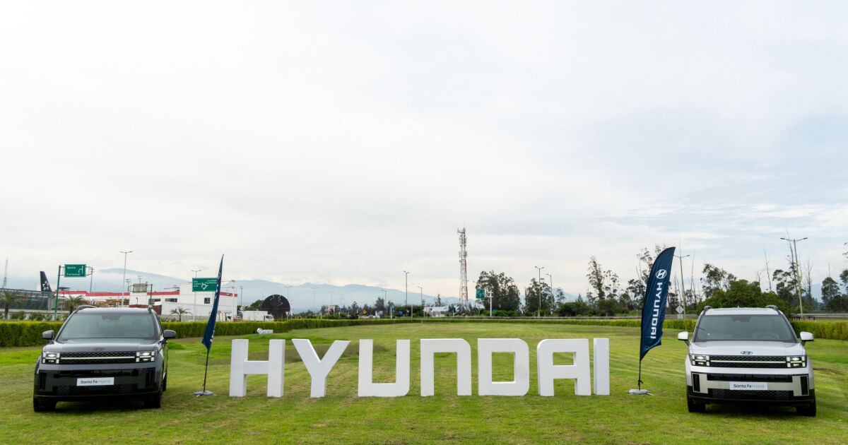 Hyundai organiza una experiencia de test drive para conocer el Santa Fe Hybrid en  Ecuador