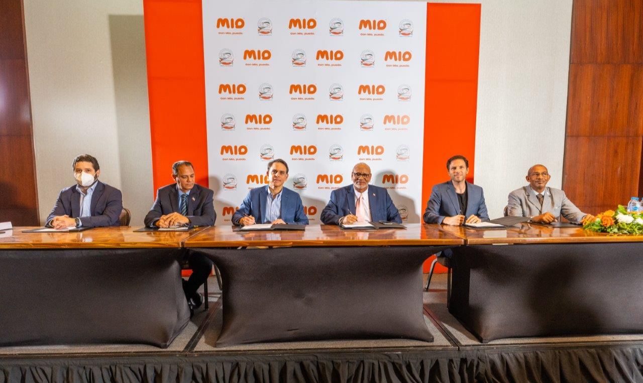 MIO y Fenacodep firman acuerdo para impulsar innovación en comercios