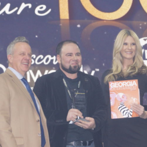Premio al Campeón Creativo del Año de Georgia le es concedido a Chris Escobar