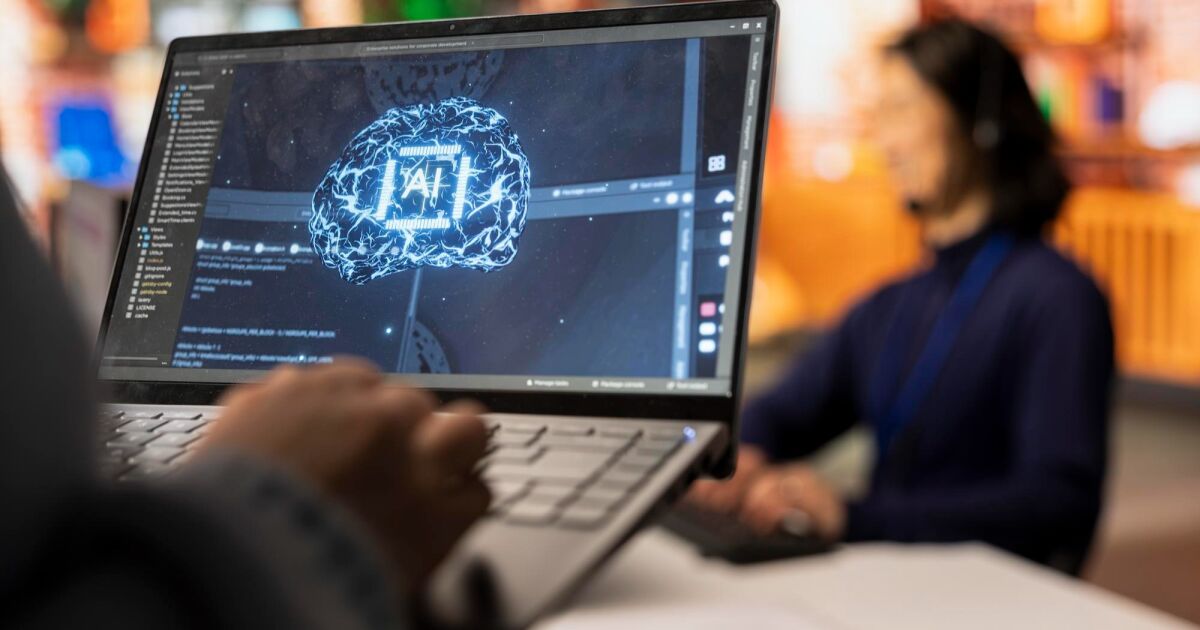 Casi 5 de cada 10 talentos en Ecuador utilizan  inteligencia artificial en su trabajo