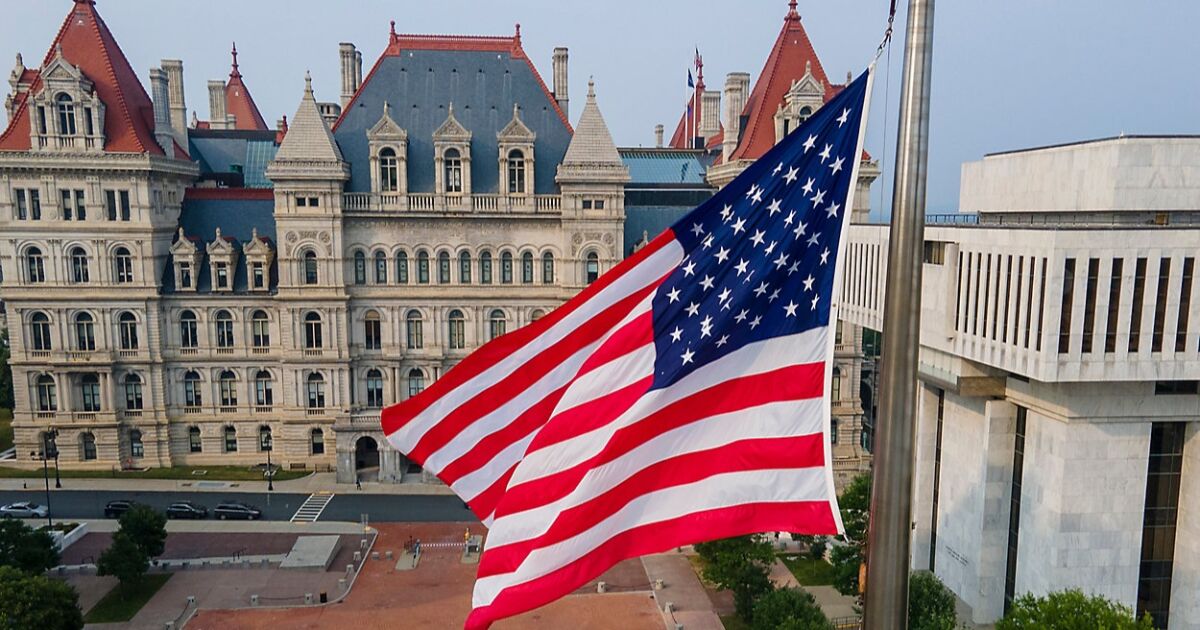 Prórroga de tres años para el impuesto corporativo de Nueva York financiará un presupuesto de 260 mil millones de dólares