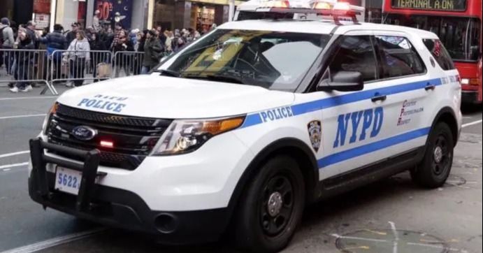Patrullas NYPD instalan lectores placas para detectar autos robados o usados en crimen
