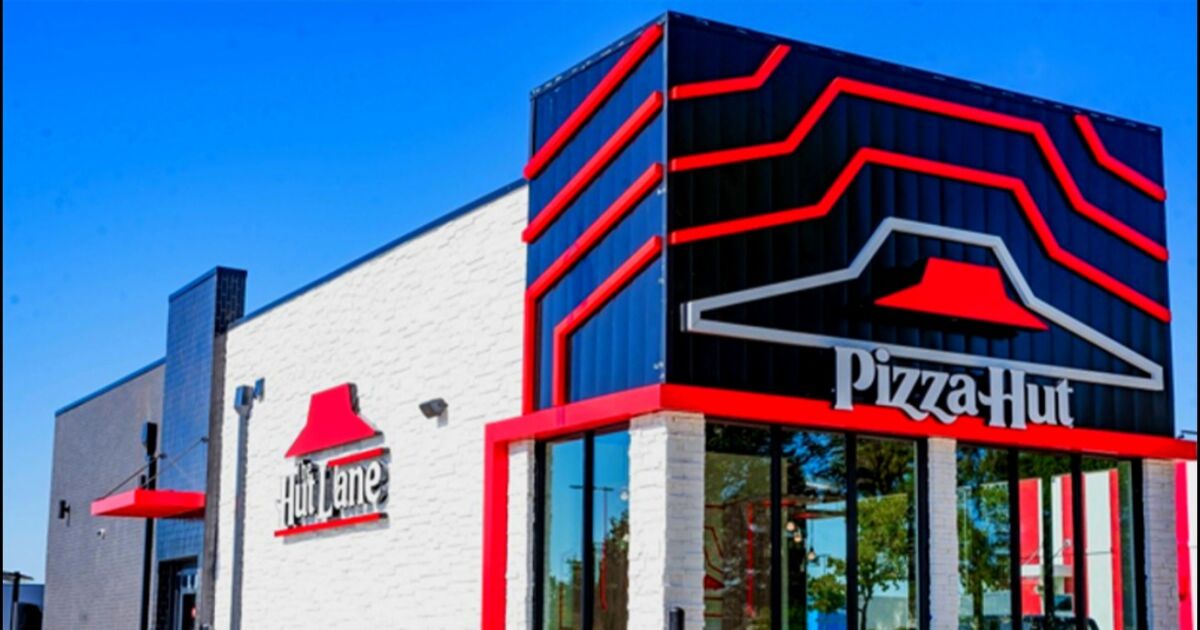 Pizza Hut se moderniza… ¡ahora tienen hasta Drive-Thru!