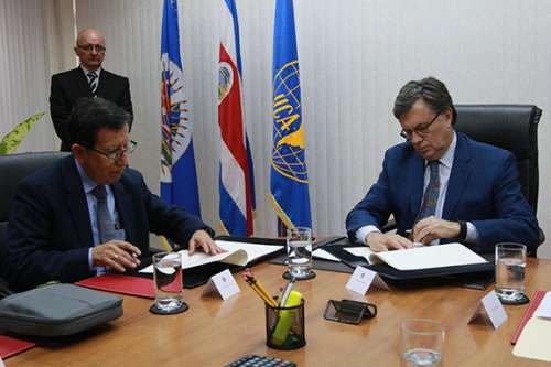 Objetivos principales del Acuerdo de Cooperación entre ALA y el IICA es la promoción de la investigación y la difusión del conocimiento en la cadena avícola latinoamericana