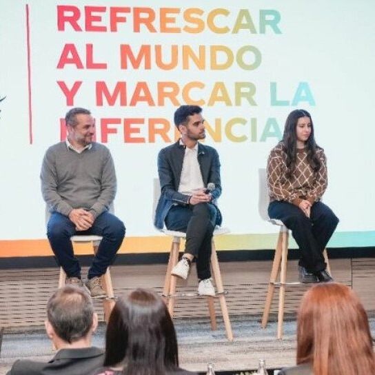 ¡Bodas de roble para Coca-Cola!: la favorita de los argentinos cumplió 80 años en el país (y apuestan por más, con mirada sustentable)