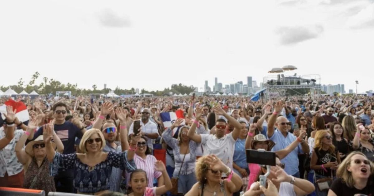 Dominicanos ponen a vibrar a Miami en 'Baila Conmigo Fest'
