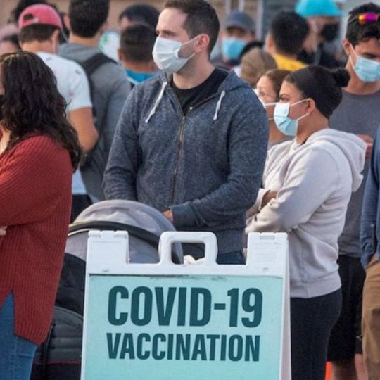 "Sin vacuna no hay servicio”; empresas exigen a clientes y empleados estar vacunados
