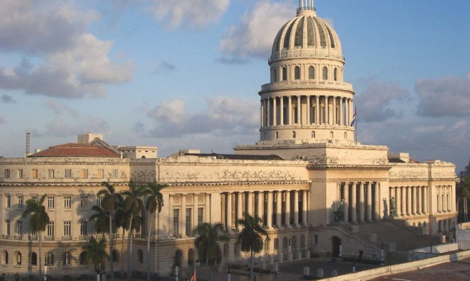 Vuelve el dólar a Cuba? Claves para entender nuevas medidas económicas