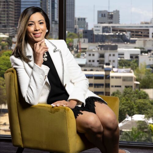 Veruschka Santana - Gerente Senior de Marketing Portada