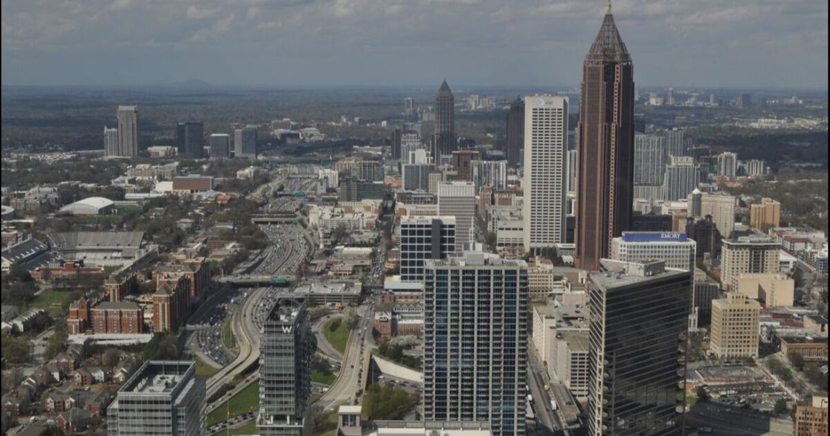 Líderes del centro de Atlanta analizan el progreso de la Copa del Mundo en el ayuntamiento