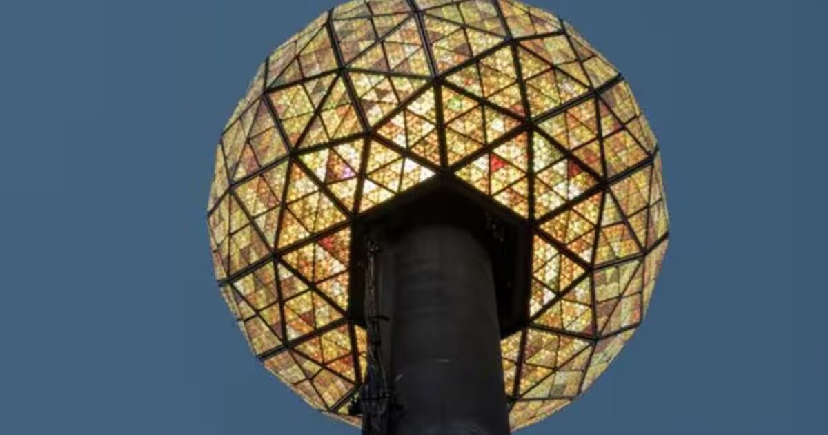 Año Nuevo 2025: la icónica bola de Times Square cubierta de cristales se somete a la prueba de caída final mientras Nueva York se prepara para la víspera de Nueva York