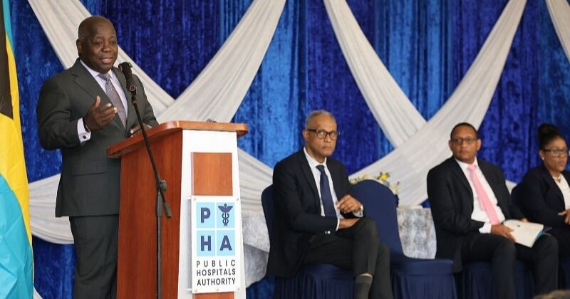 Primer Ministro Davis: La ceremonia de graduación de la Academia PHA es "un momento de orgullo para nuestra nación"