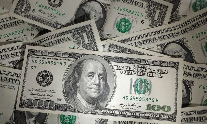 Advierten que la caída del dólar podría ser "un signo de peligro real" para la economía global