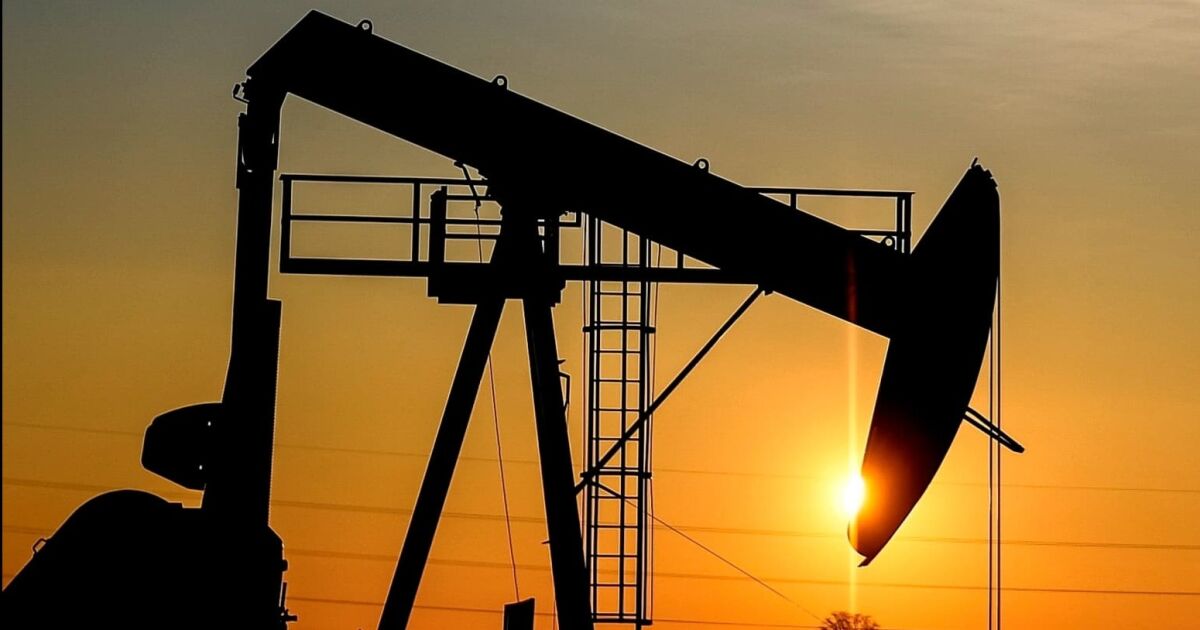 Venezuela reestructurará su deuda con acreedores occidentales; la producción de petróleo supera el millón de barriles diarios