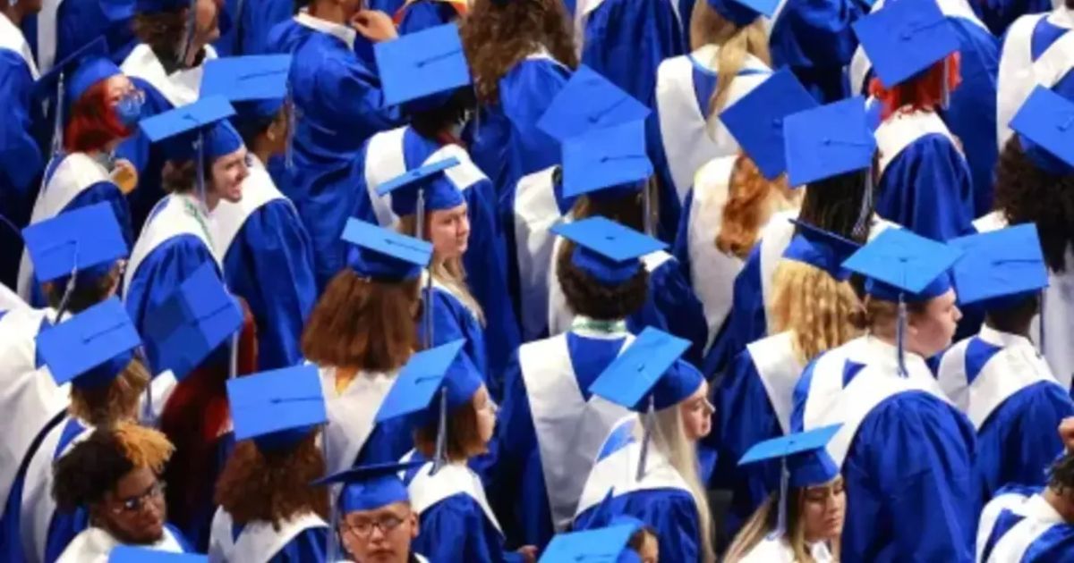 Tasa de graduados de escuelas secundarias en Florida es la más alta de la historia