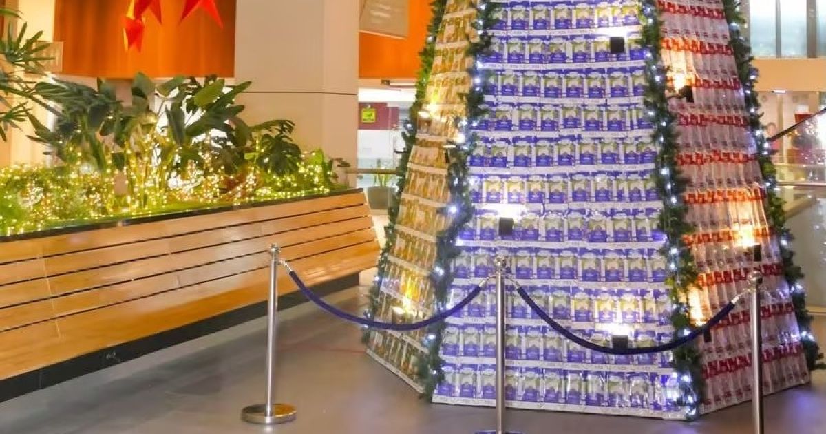 Tetra Pak inaugura original Reciclárbol de Navidad en Pacific Center