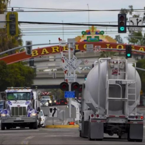 México denuncia retrasos en el transporte fronterizo por las nuevas revisiones de Texas