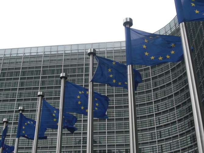 UE y China abren cumbre con inversiones y subsidios industriales en cuestión