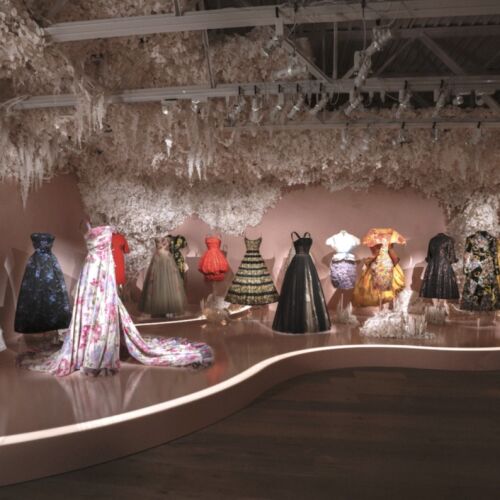 La exposición de Dior abre sus puertas en SCAD FASH en Atlanta, marcando la primera muestra de la casa en un museo del sureste de Estados Unidos