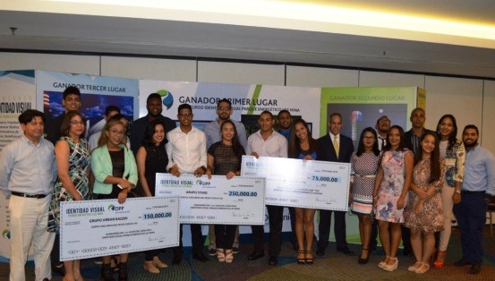 AES Dominicana premia ganadores de concurso "Identidad Visual Parque Energético Los Mina