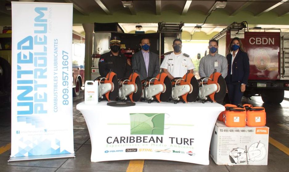 United Petroleum dona equipos de salvamento de la marca STIHL a Cuerpo de Bomberos de Santo Domingo