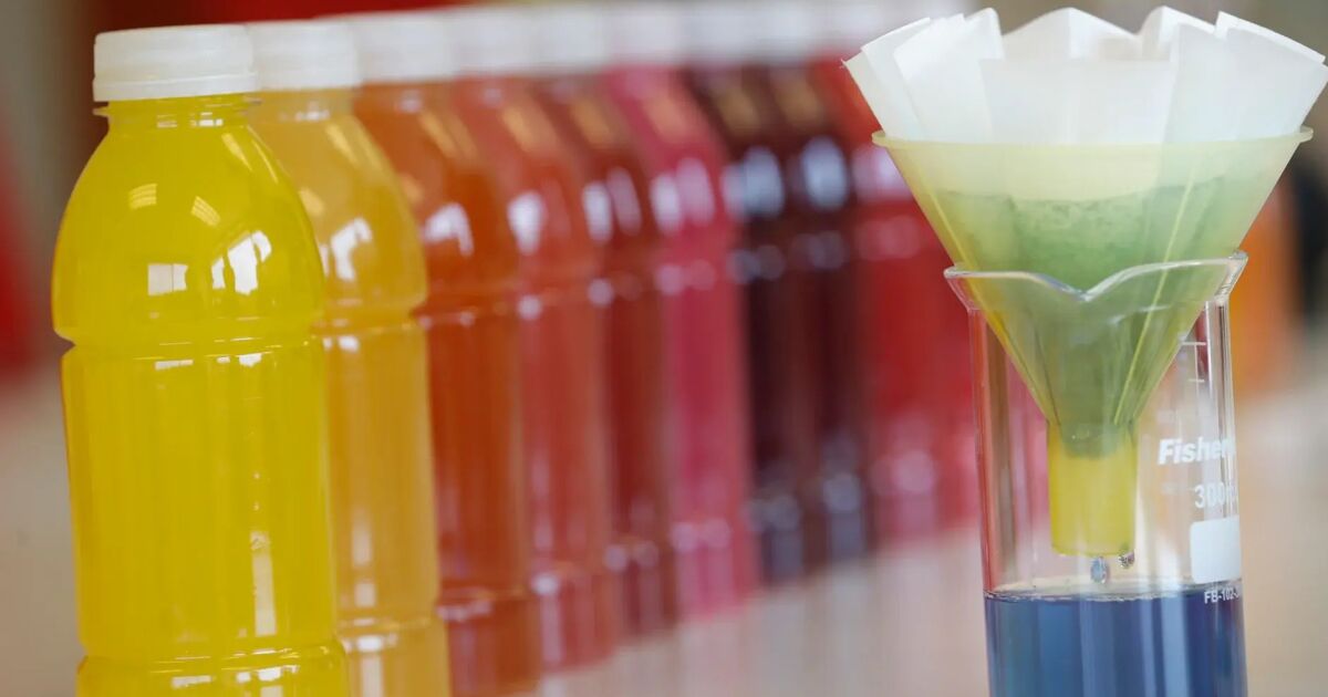 Nestlé dice que eliminará los colorantes artificiales de los alimentos estadounidenses para 2026