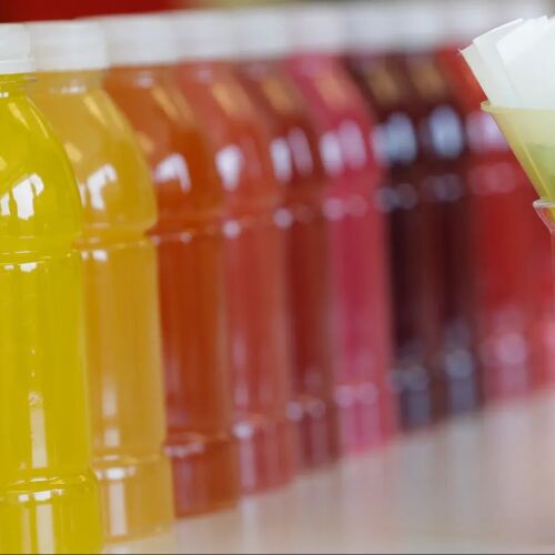 Nestlé dice que eliminará los colorantes artificiales de los alimentos estadounidenses para 2026