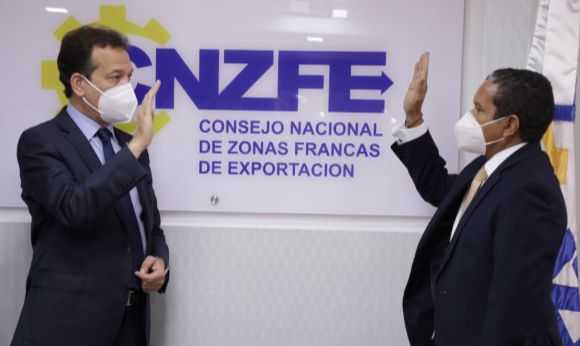 Daniel Liranzo toma posesión como director ejecutivo del Consejo Nacional de Zona Francas de Exportación