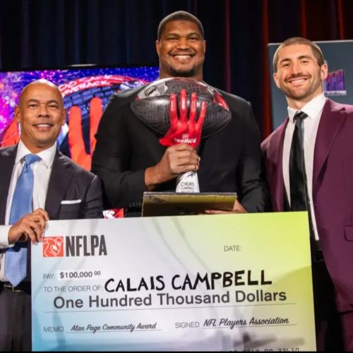 Premio al Servicio Comunitario Alan Page de la NFLPA para Calais Campbell