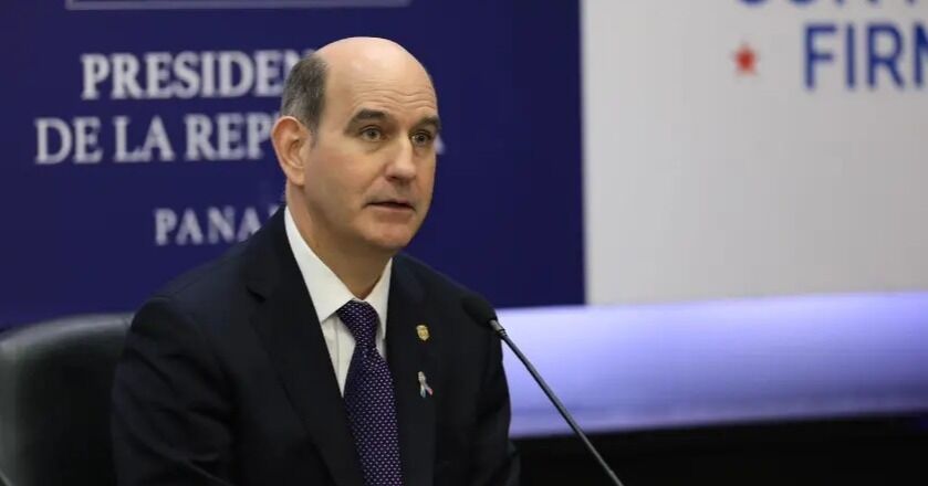 Chapman: Panamá supera meta fiscal y reduce el déficit un 40%