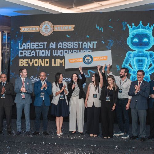 UEES rompe récord Guinness World Records y convierte a Jelou en la plataforma detrás del mayor taller de IA del mundo