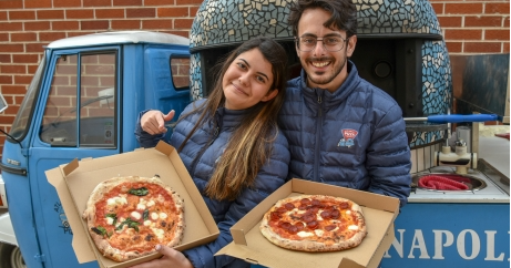 Así es la primera pizzería napolitana móvil de Estados Unidos, creada por un italiano y una venezolana