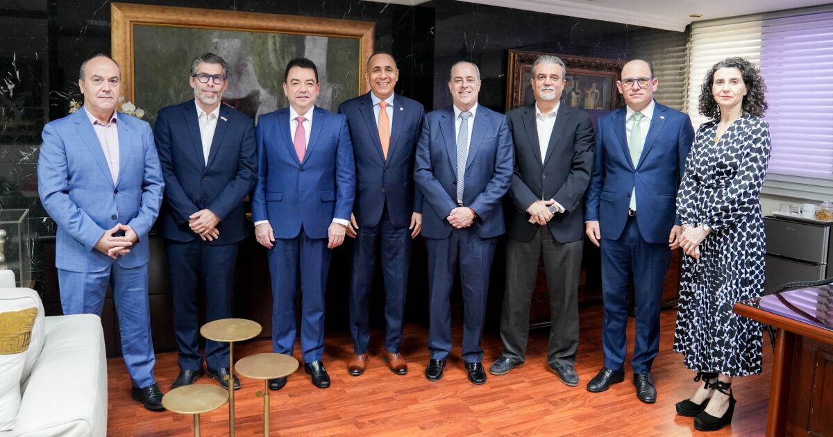 Junta Directiva Cámara Española de Comercio Visita director de Aduanas