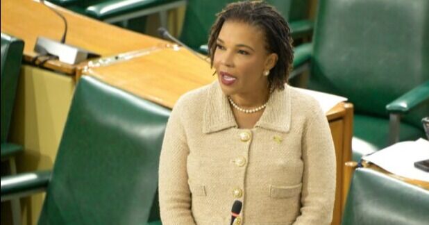 Jamaica lanza acuerdos laborales flexibles en todo el sector público
