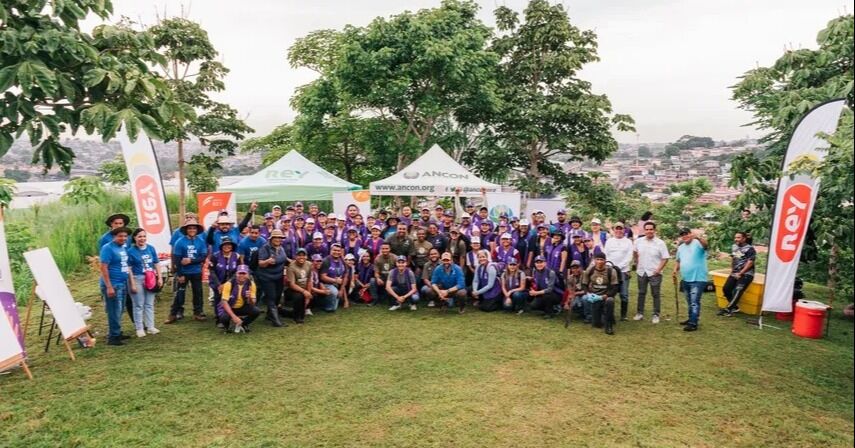 Grupo Rey celebra el Día Nacional de la Reforestación impulsando su campaña de sostenibilidad Piensa en Panamá