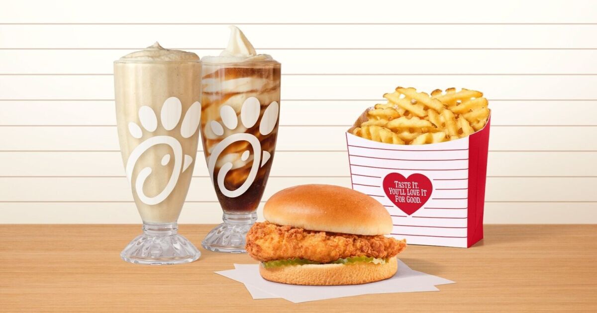Chick-fil-A inicia el año de celebraciones de "Newstalgia" con el sorteo de la Copa Golden Fan