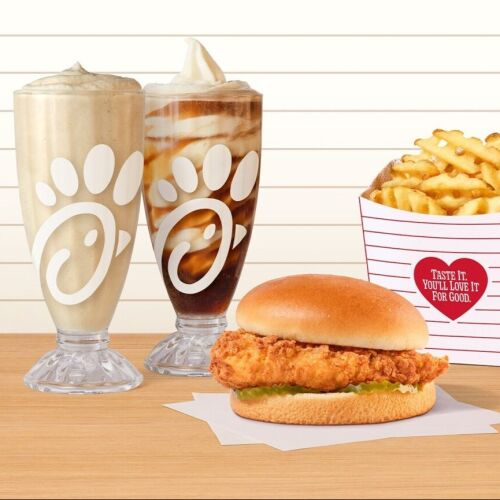 Chick-fil-A inicia el año de celebraciones de "Newstalgia" con el sorteo de la Copa Golden Fan