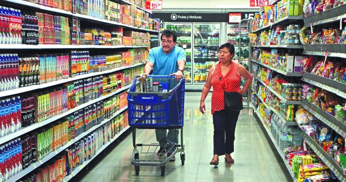 Confianza del consumidor mexicano volvió a caer en octubre; retrocedió 0.3 puntos mensuales