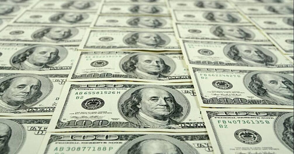 Dólar inicia la semana a la baja: precio mínimo ya se negocia por debajo de $4.000