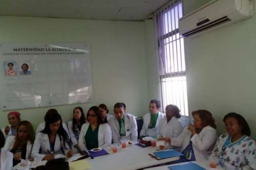 Fundación Popular y ONUSIDA imparten taller de VIH/sida en Maternidad La Altagracia