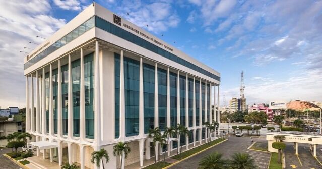 APAP supera al sistema, con expansión en ahorro y crédito