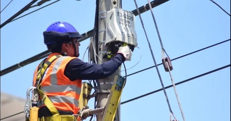 Crece consumo de datos en la red de fibra óptica de Movistar en un año